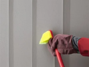 Jak oczyścić ścianę z plam