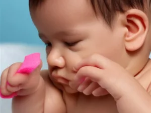 Jak usunąć wosk z uszu dziecka