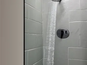 Jak wyczyścić odpływ pod prysznicem